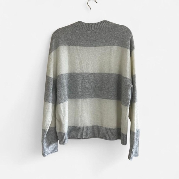American Eagle Woah So Soft Crew Neck Sweater in Grey and White Striped Pattern - Picture 5 of 7